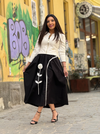 Fusta din bumbac cu floare alba aplicata [2]