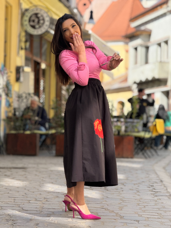 Fusta neagra cu flori aplicate [6]