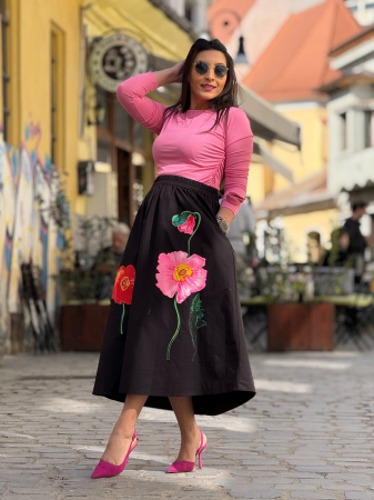 Noutati - Fusta neagra cu flori aplicate