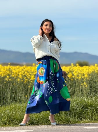 Imbracaminte de dama - Fusta pe bleumarin cu detalii colorate