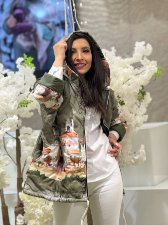 Geci si jachete - Geaca cu gluga si imprimeu castel