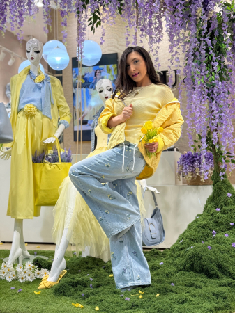 Geacă damă matlasată cu glugă, fermoar frontal și model floral embosat [7]