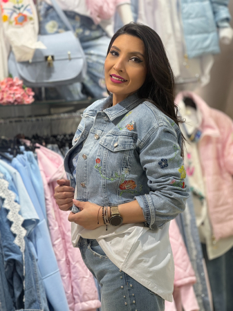 Geaca din blugi cu floricele brodate [2]