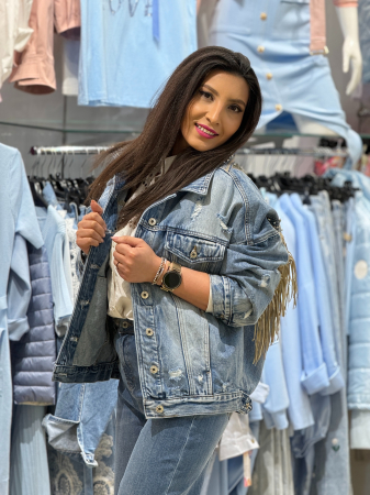 Geaca din blugi cu franjuri si broderie pe spate [2]