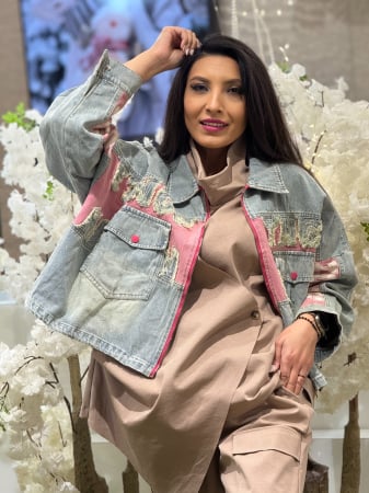 Geci si jachete - Geaca din denim cu aplicatii brodate si accente colorate