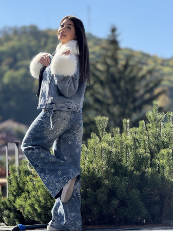 Geaca din denim cu blanita alba si aplicatii stralucitoare [4]
