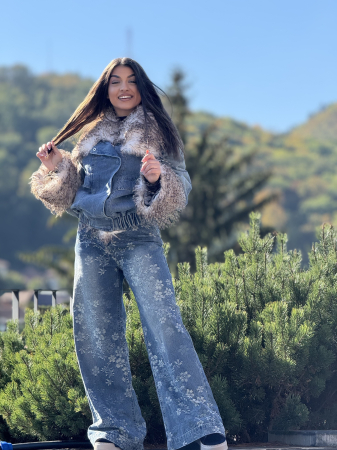Geaca din denim cu blanita bej si croiala lejera [2]