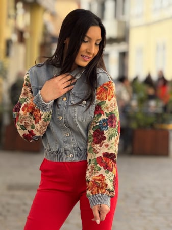 Noutati - Geaca din denim cu buzunare aplicate si maneci cu imprimeu floral