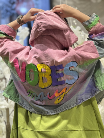 Geaca din denim cu imprimeu artistic si gluga [4]