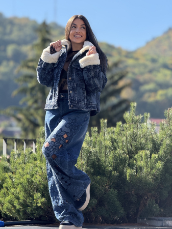 Geaca din denim cu imprimeu floral si blanita crem [4]