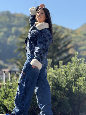 Geaca din denim cu imprimeu floral si blanita crem [2]