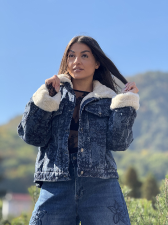 Geci si jachete - Geaca din denim cu imprimeu floral si blanita crem