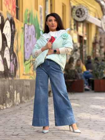 Geaca din fas cu floare in piept [1]