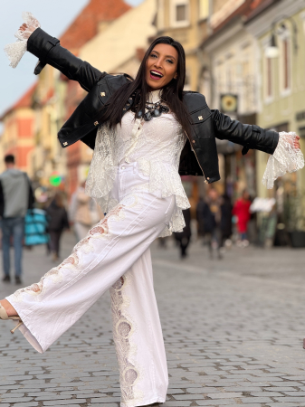 Geaca din piele ecologica cu guler tunica si buzunare aplicate [7]