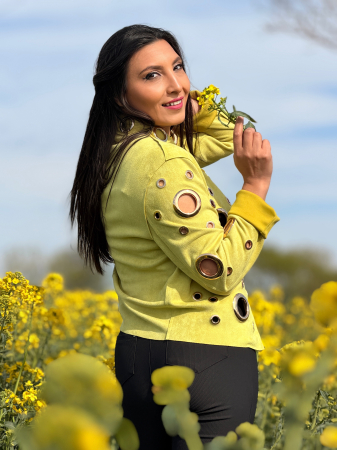 Geaca din piele intoarsa cu aplicatii metalice circulare aurii [2]