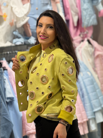 Geaca din piele intoarsa cu aplicatii metalice circulare aurii [5]