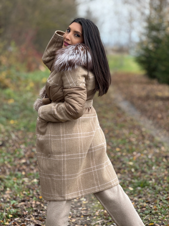Geaca in carouri bej cu guler din blana naturala [3]