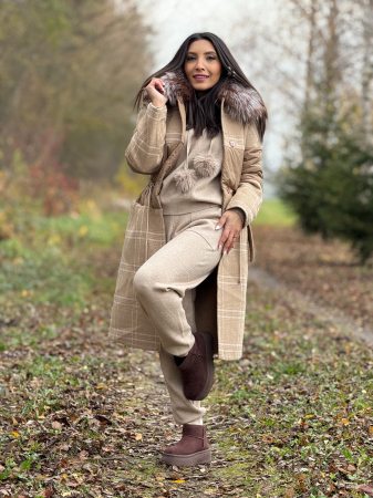 Geaca in carouri bej cu guler din blana naturala [2]