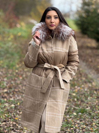 Geaca in carouri bej cu guler din blana naturala [4]