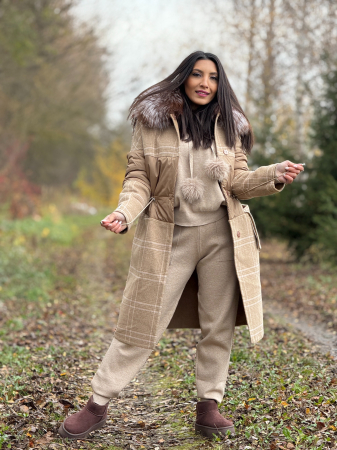 Geaca in carouri bej cu guler din blana naturala [1]