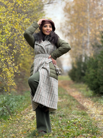 Geaca lunga cu detalii matlasate si guler din blana naturala [2]