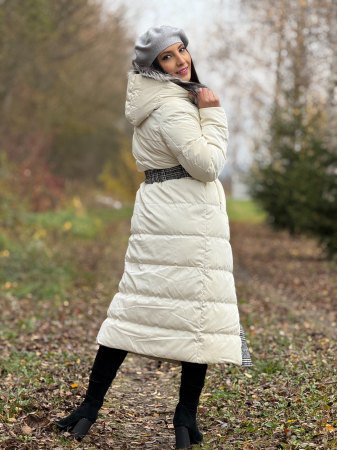 Colectia de lux - Geaca lunga cu imprimeu in carouri si guler din blana naturala