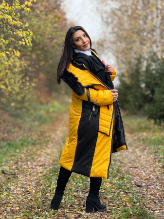 Geaca lunga matlasata cu guler din blana neagra [9]