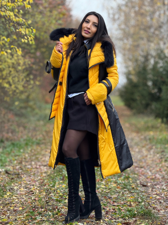 Geaca lunga matlasata cu guler din blana neagra [1]