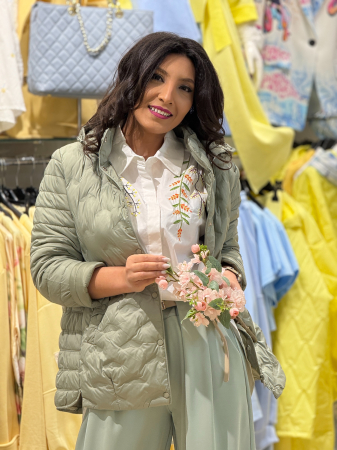 Geci si jachete - Geacă matlasată cu glugă, croială lejeră și închidere cu capse