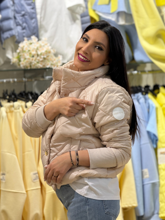 Geaca matlasata cu manseta la maneca si capse si elastic in talie [4]