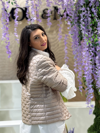 Geacă matlasată elegantă cu fermoar decorativ și detalii tip perlă [6]