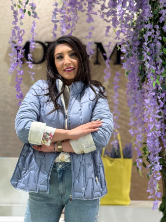 Noutati - Geacă matlasată ușoară cu guler înalt, fermoar frontal și buzunare laterale