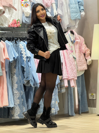 Geaca neagra cu elastic in talie si fermoar oblic [3]