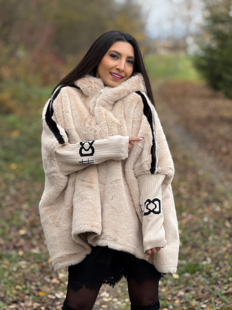 Haina din blana ecologica si dunga pe mana [1]