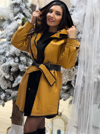 Haina din blana naturala cu detalii negre [8]