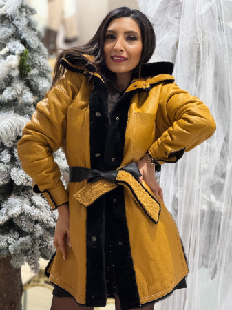 Haina din blana naturala cu detalii negre [6]