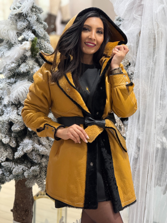 Haina din blana naturala cu detalii negre [9]