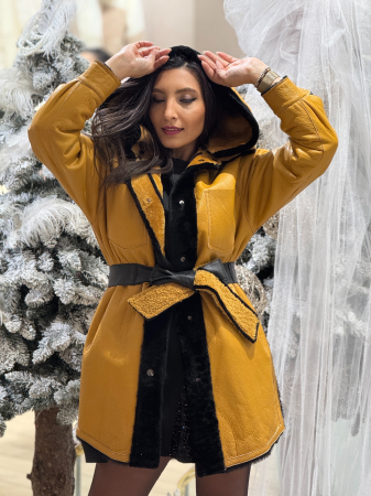 Haina din blana naturala cu detalii negre [5]