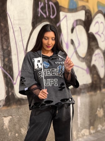 Noutati - Hanorac cu aplicatii grafice sportive si detalii decorative din plasa