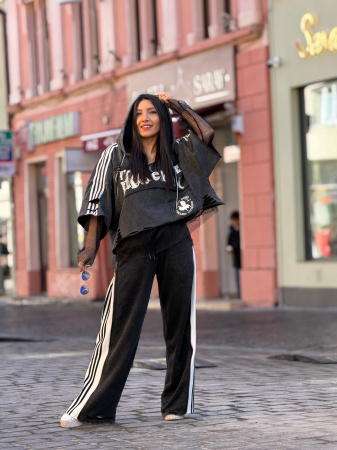 Hanorac cu gluga si scris si detalii decorative din plasa [5]