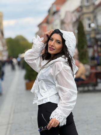 Jacheta alba cu gluga si dantela [1]