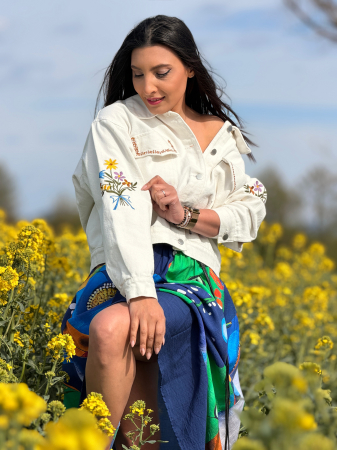 Geci si jachete - Jacheta alba cu imprimeu floral pe maneca