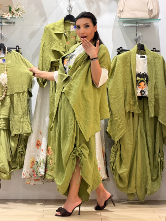 Jacheta asimetrica din in [4]