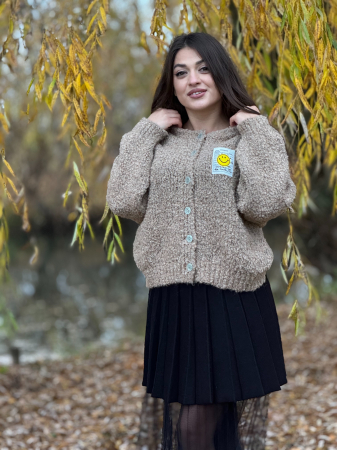 Jacheta cu croiala lejera si nasturi [1]