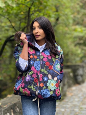 Imbracaminte de dama - Jacheta cu gluga si flori crosetate multicolor