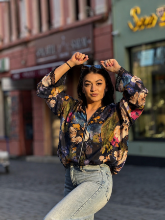 Noutati - Jacheta cu imprimeu floral si gluga