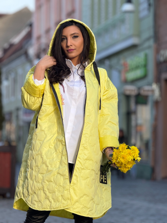 Jachetă damă cu croială lejeră cu glugă și model matlasat cu motive florale reliefate [8]