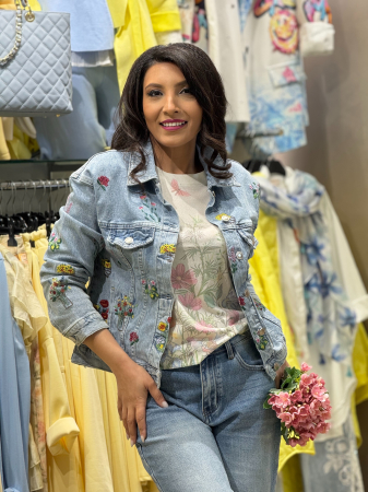 Noutati - Jachetă damă din denim cu nasturi, guler clasic și broderie florală multicoloră