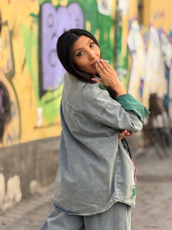 Jacheta din jeans cu broderie Mikey si dunga verde [8]