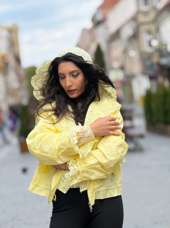 Jacheta galbena cu gluga si dantela [6]